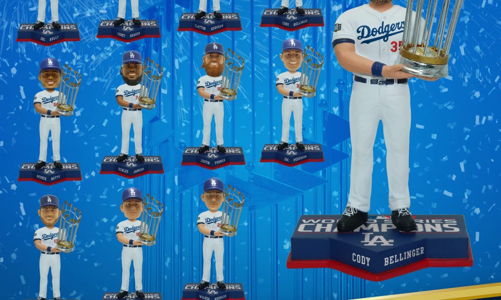 RAFFLE !!!!!! #dodgers #2020wschamps WINNER CHOOSE ONE CODY BELLINGER  SIGNED DODGERS BOBBLEHEAD 2021 SGA BECKETT COA OR COREY SEAGER…